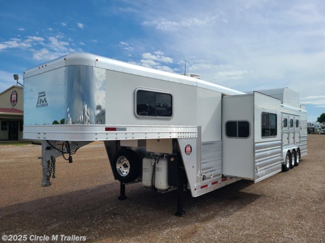 2022 Platinum Coach 5 Horse Couch & Dinette Side Load & Slide Out!