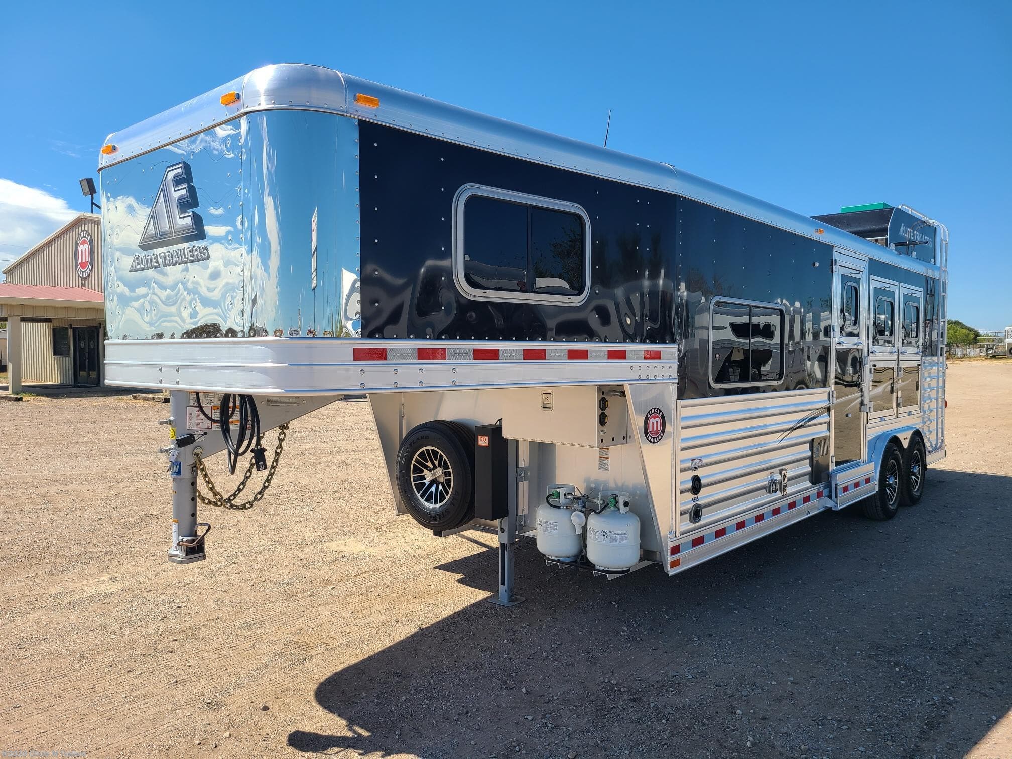 2023 Elite Trailers photo 4