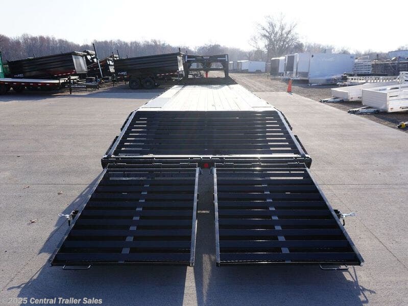 New 2026 PJ Trailers LS 28FT Gooseneck Deckover available in East Bethel, Minnesota