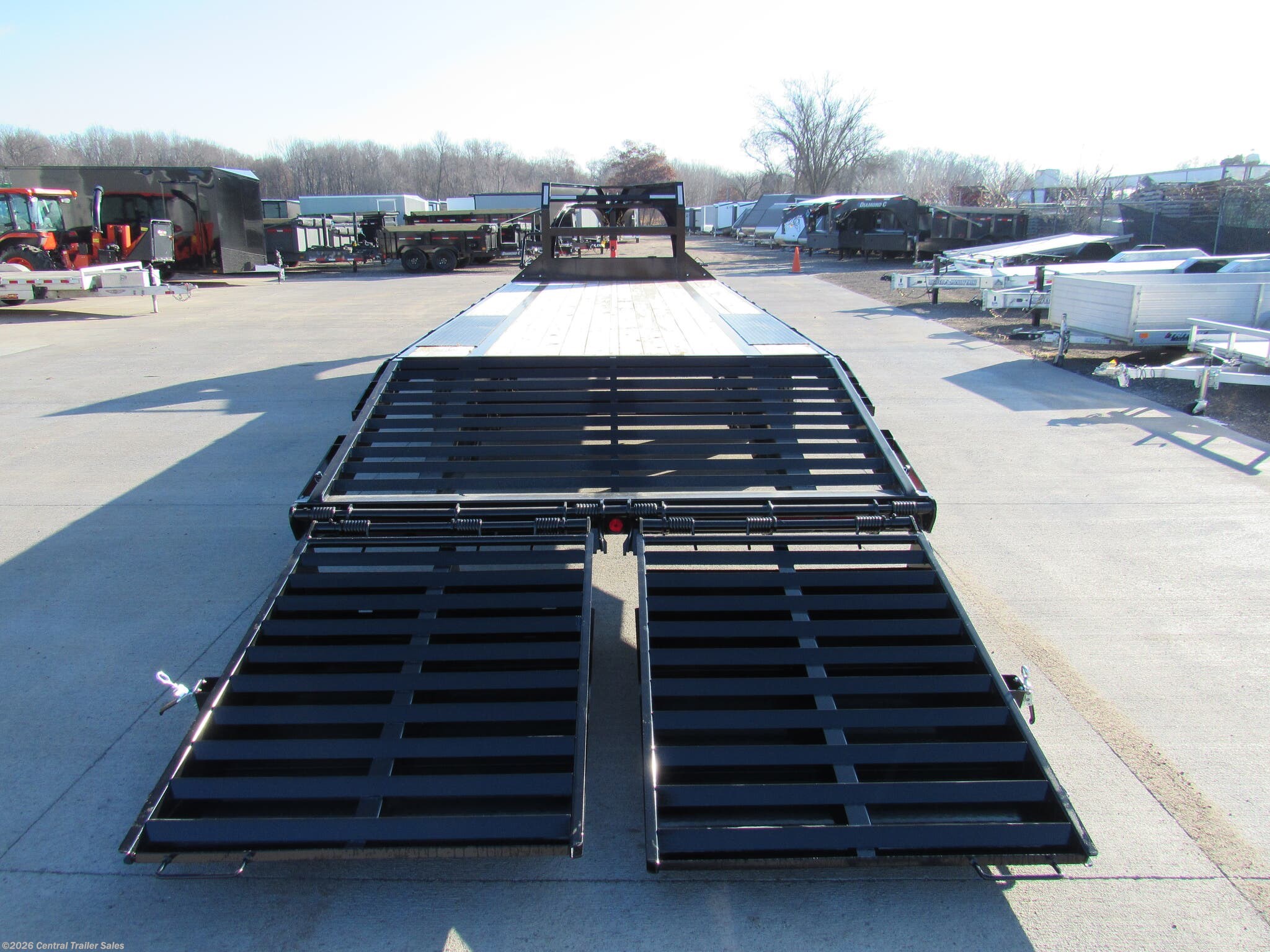 New 2026 PJ Trailers LS 25ft Gooseneck Deckover available in East Bethel, Minnesota