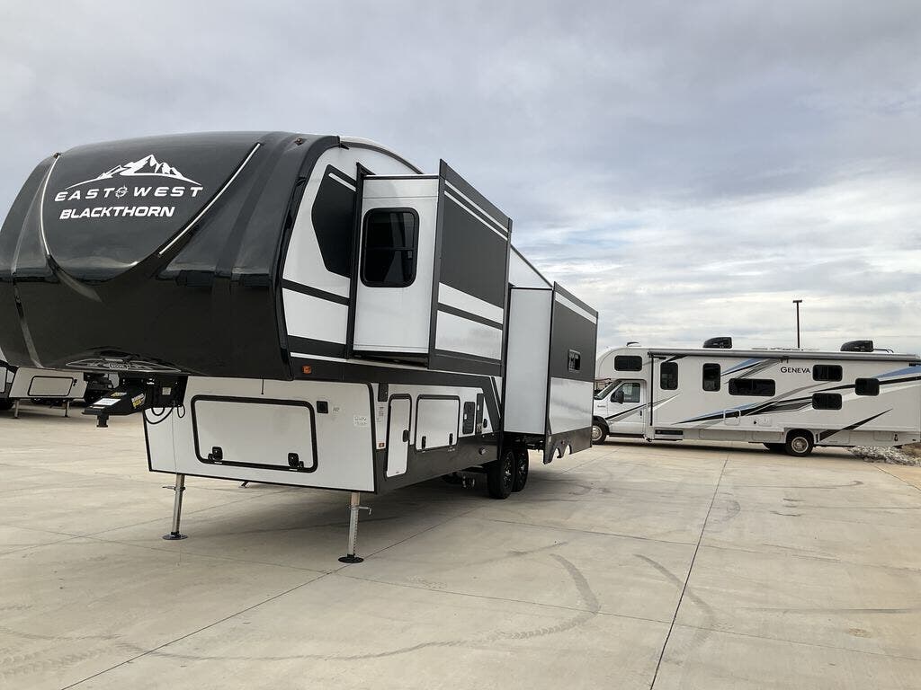 2024 East to West Blackthorn HalfTon 26RD RV for Sale in Strafford, MO