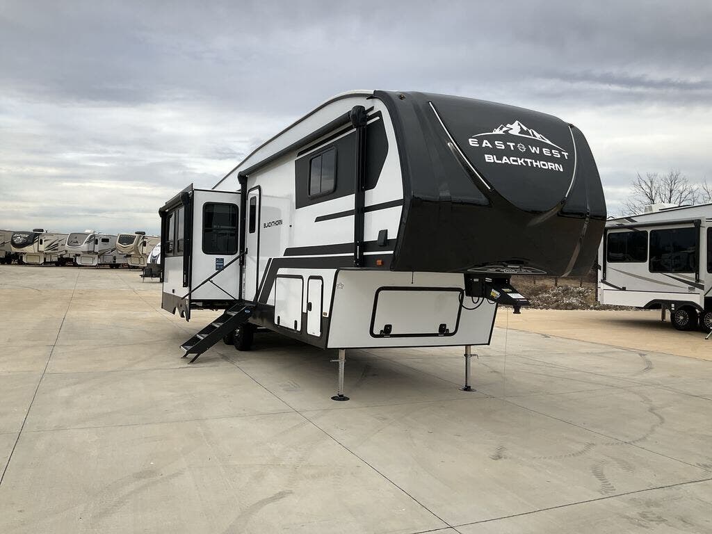 2024 East to West Blackthorn HalfTon 26RD RV for Sale in Strafford, MO