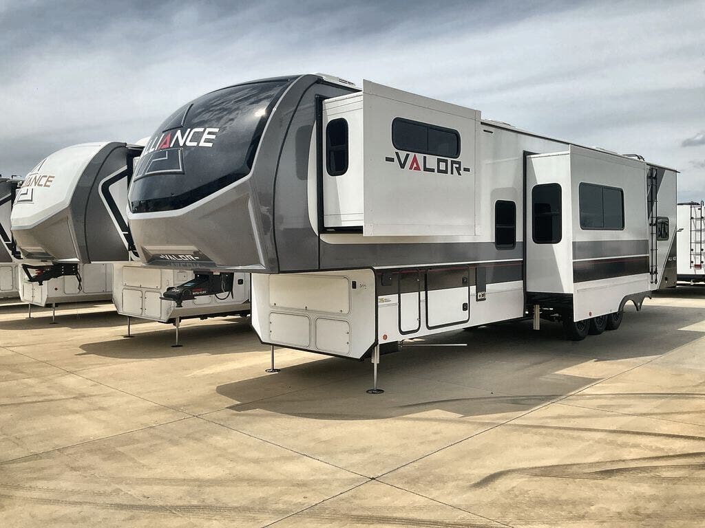 2025 Valor 40V13 by Alliance RV from Blue Compass RV Springfield in Strafford, Missouri