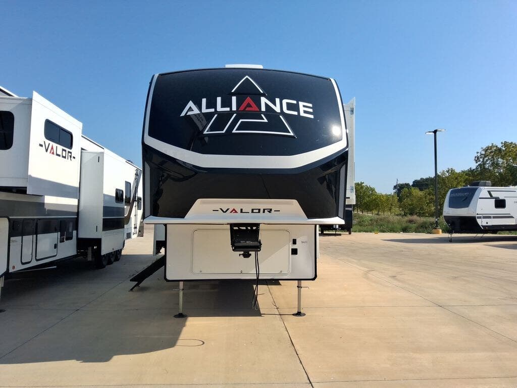 New 2025 Alliance RV Valor All-Access 32A10 available in Strafford, Missouri