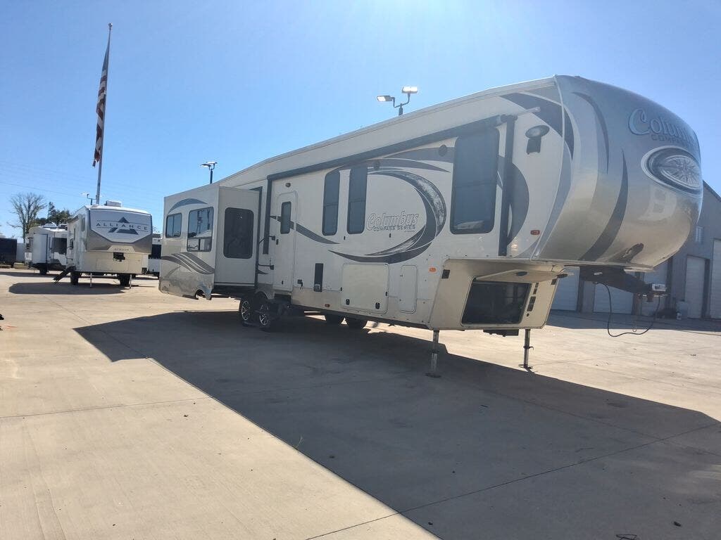 2016 Palomino Columbus 377 Mb - Used Fifth Wheel For Sale by Blue Compass RV Springfield in Strafford, Missouri
