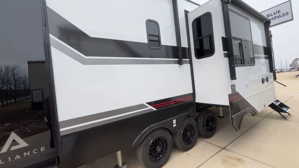 New 2026 Alliance RV Valor 44V14 available in Strafford, Missouri