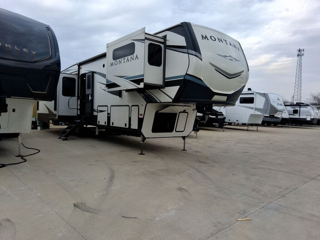 2021 Montana 3781RL by Keystone from Blue Compass RV Springfield in Strafford, Missouri