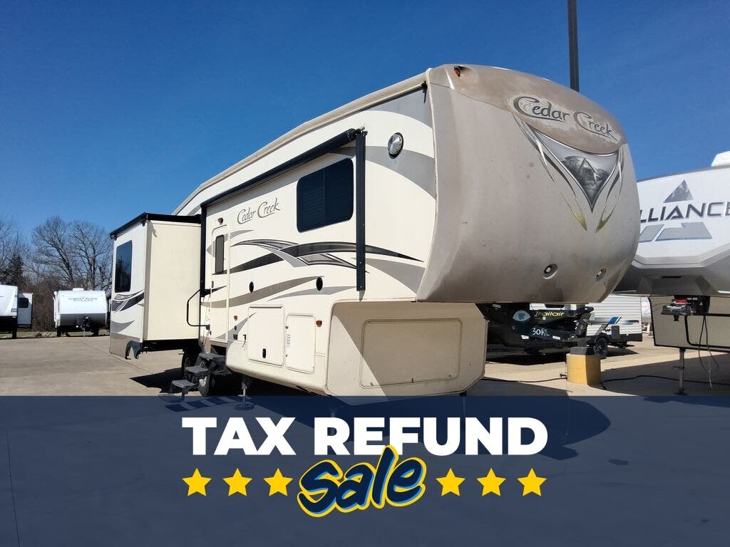 2014 Forest River Cedar Creek 32RL - Used Fifth Wheel For Sale by Blue Compass RV Springfield in Strafford, Missouri features Slideout