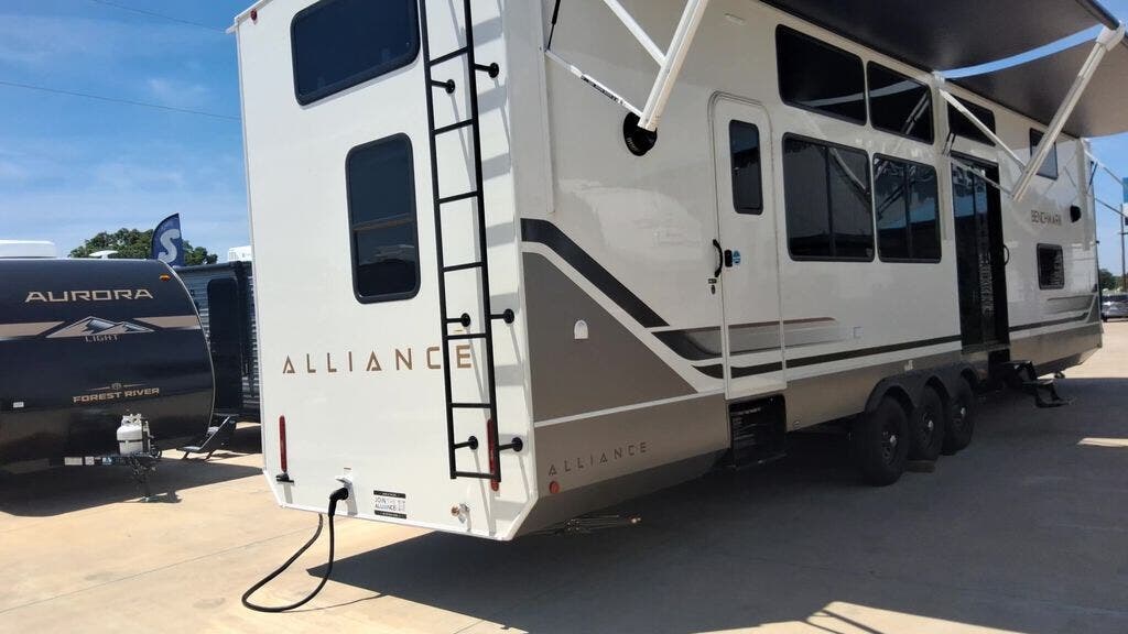 2026 Benchmark 44LFT by Alliance RV from Blue Compass RV Springfield in Strafford, Missouri