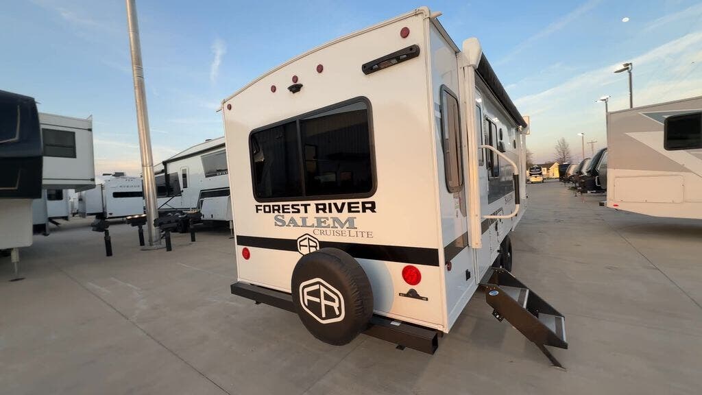 2025 Forest River Salem Cruise Lite 24RLXL - Used Travel Trailer For Sale by Blue Compass RV Springfield in Strafford, Missouri