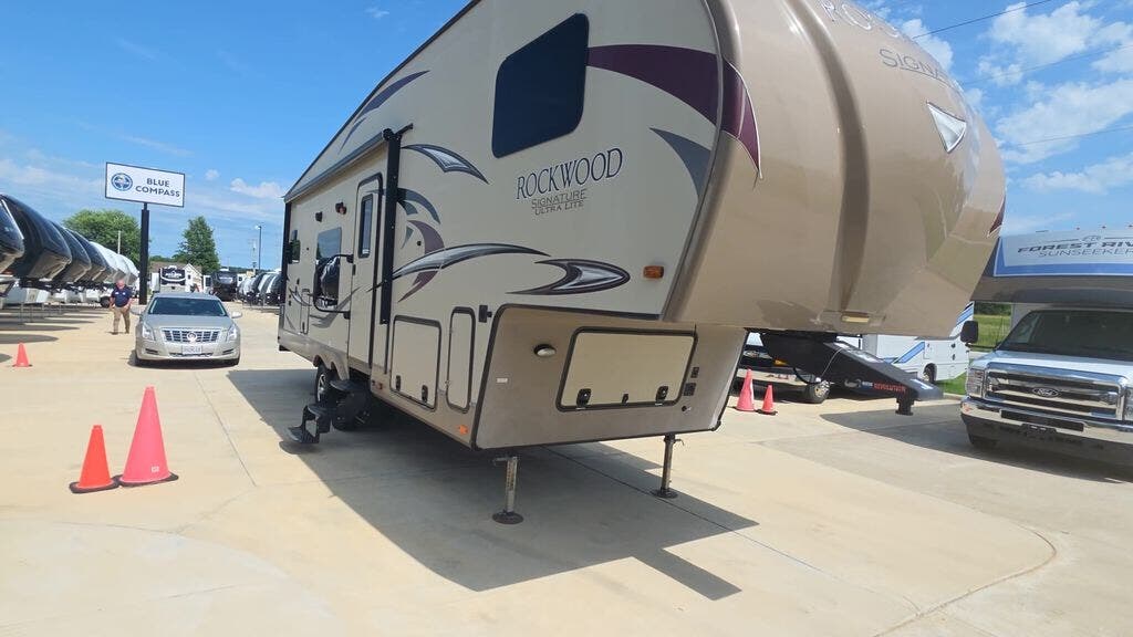 Used 2017 Forest River Rockwood Signature Ultra Lite 8280WS available in Strafford, Missouri