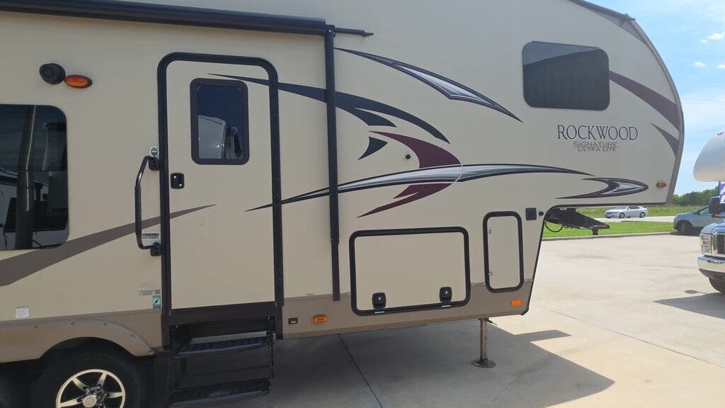 2017 Rockwood Signature Ultra Lite 8280WS by Forest River from Blue Compass RV Springfield in Strafford, Missouri