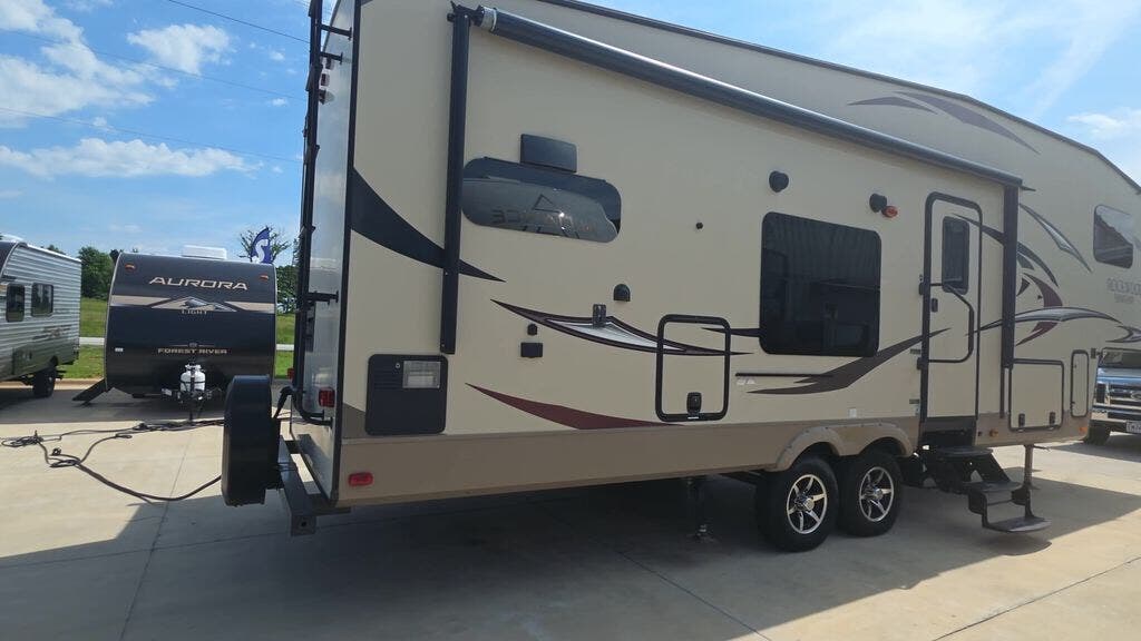 2017 Forest River Rockwood Signature Ultra Lite 8280WS - Used Fifth Wheel For Sale by Blue Compass RV Springfield in Strafford, Missouri