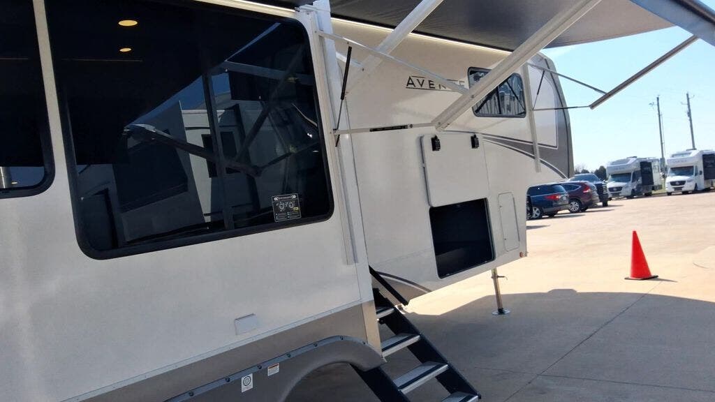 2027 Avenue 32RLS by Alliance RV from Blue Compass RV Springfield in Strafford, Missouri