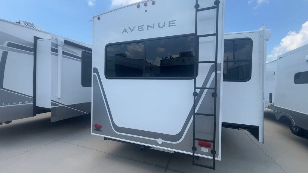 2027 Avenue 32RLS by Alliance RV from Blue Compass RV Springfield in Strafford, Missouri