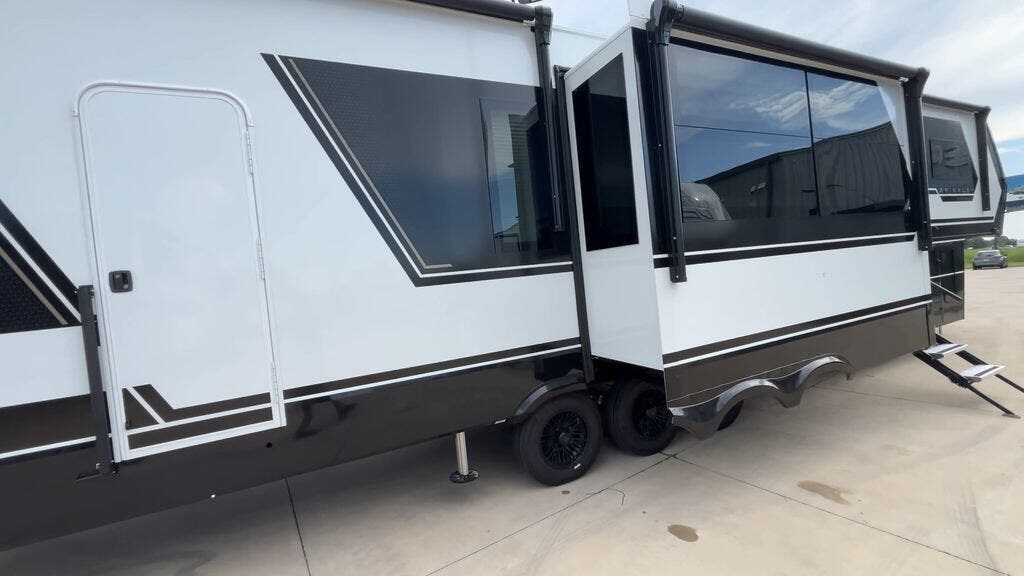 2027 Model G 4170 by Brinkley RV from Blue Compass RV Springfield in Strafford, Missouri