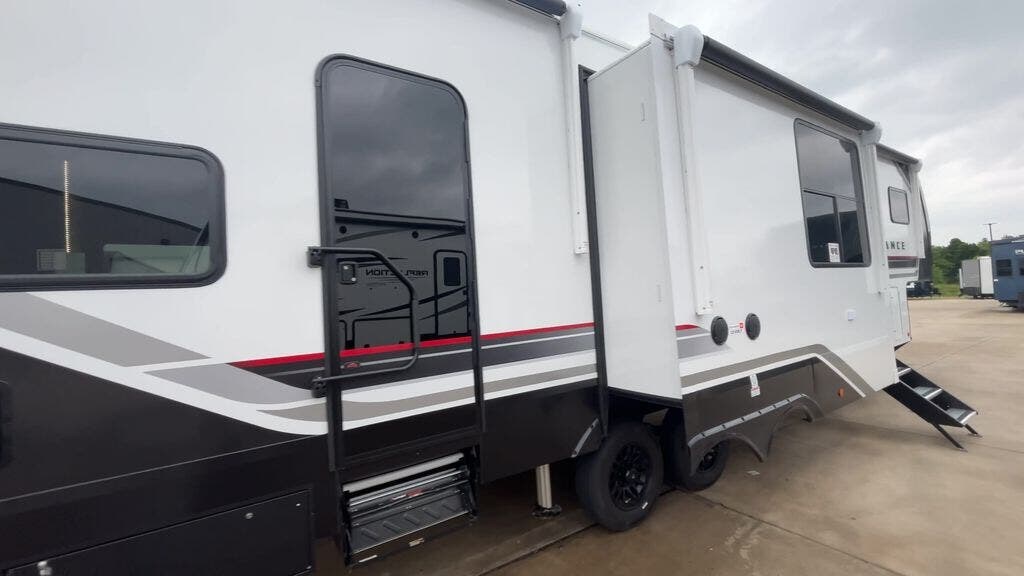 New 2027 Alliance RV Valor 37V11 available in Strafford, Missouri