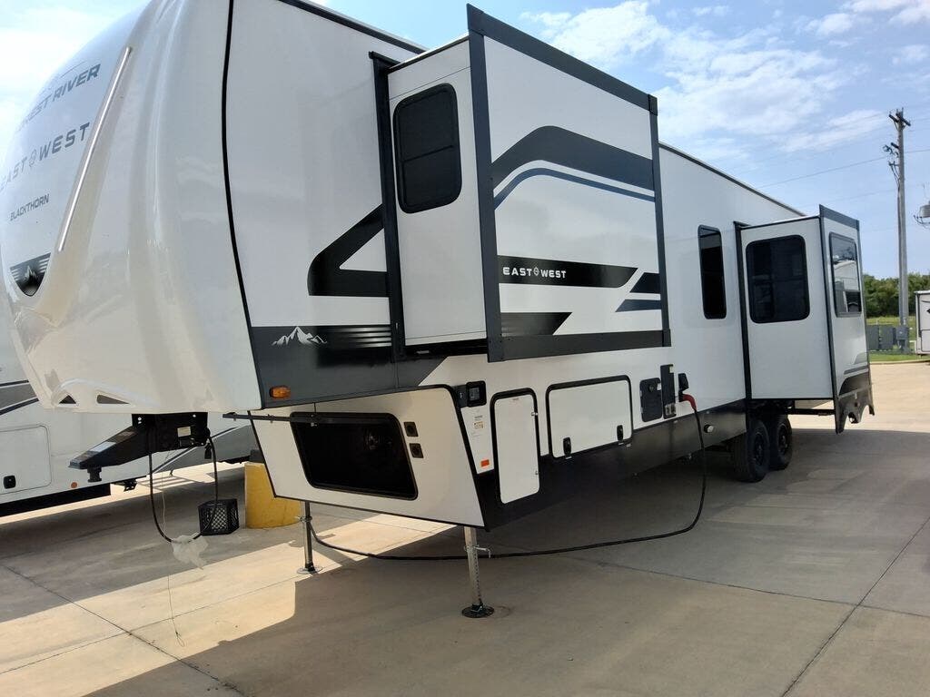 New 2027 East to West Blackthorn 3750LK available in Strafford, Missouri