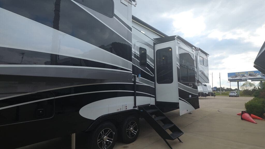 2027 Paradigm 385FL by Alliance RV from Blue Compass RV Springfield in Strafford, Missouri