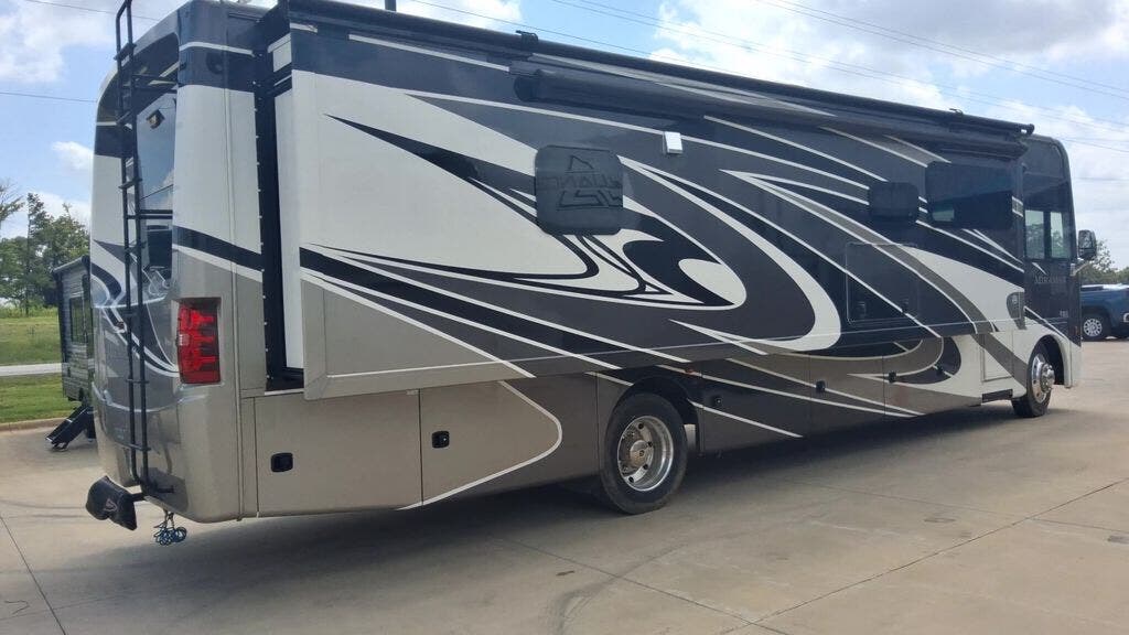 2021 Thor Motor Coach Miramar 35.2 - Used Class A For Sale by Blue Compass RV Springfield in Strafford, Missouri