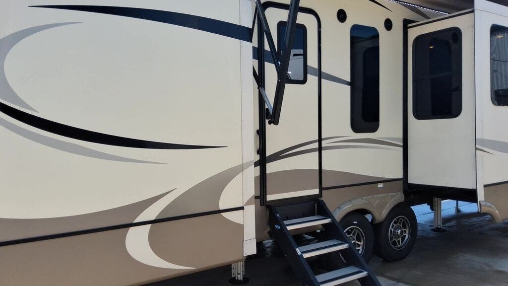 2018 Montana 3820FK by Keystone from Blue Compass RV Springfield in Strafford, Missouri