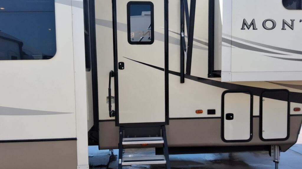 Used 2018 Keystone Montana 3820FK available in Strafford, Missouri