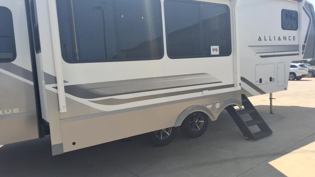 2027 Avenue All-Access 29RL by Alliance RV from Blue Compass RV Springfield in Strafford, Missouri