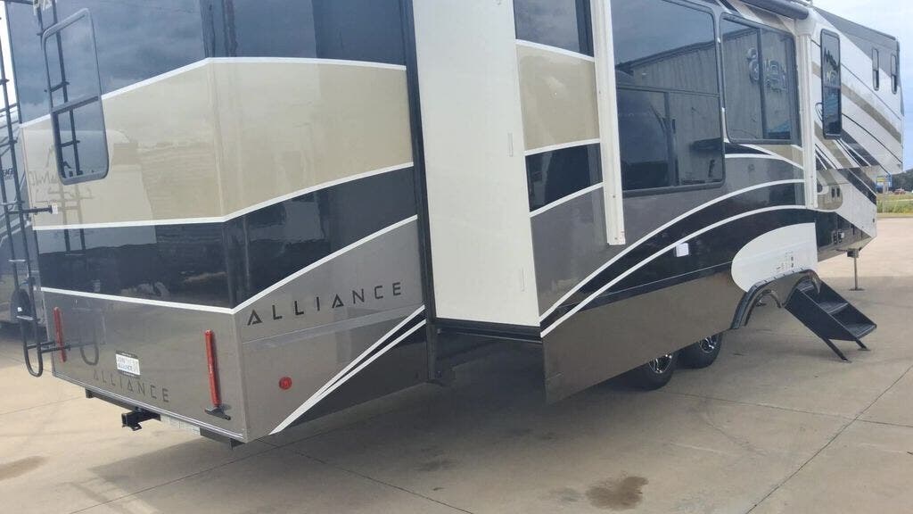 2027 Paradigm 382RK by Alliance RV from Blue Compass RV Springfield in Strafford, Missouri