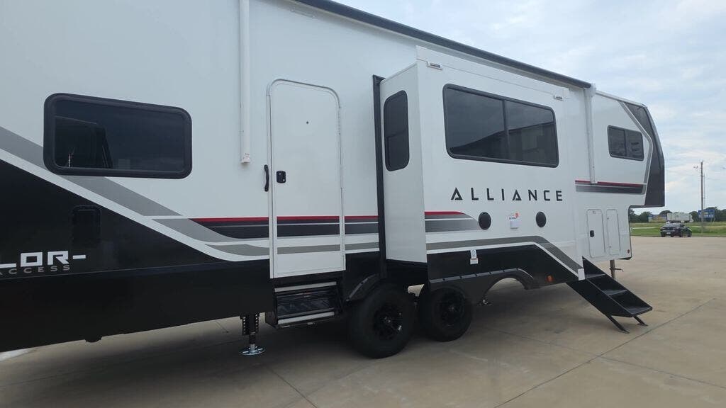 2027 Valor All-Access 32A10 by Alliance RV from Blue Compass RV Springfield in Strafford, Missouri