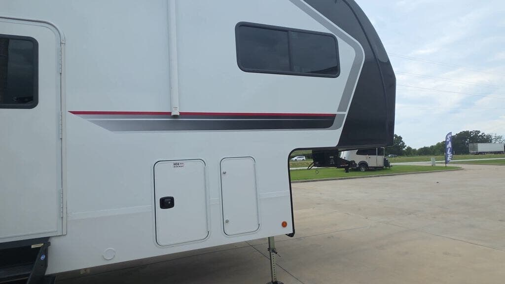 New 2027 Alliance RV Valor All-Access 32A10 available in Strafford, Missouri