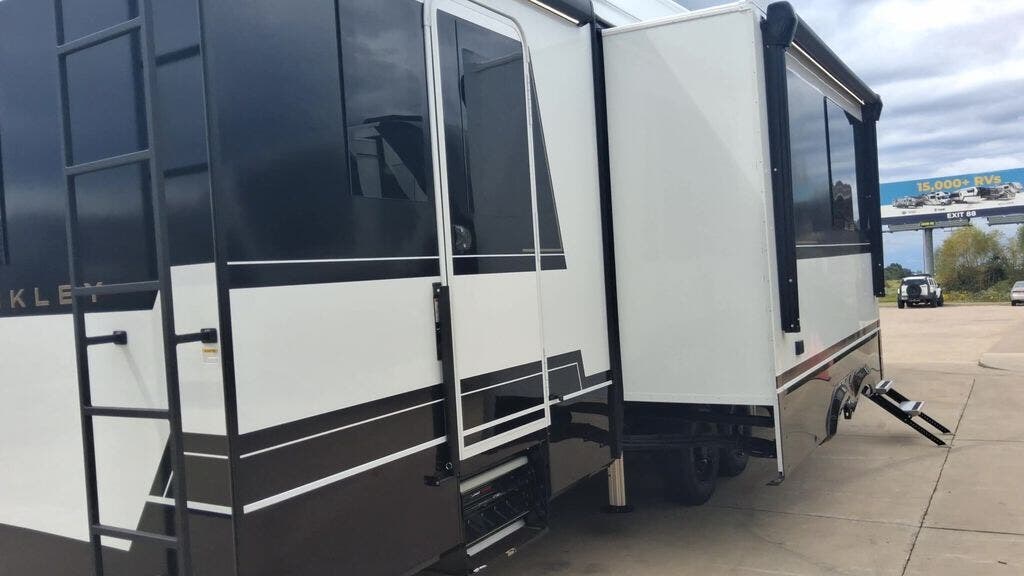 2027 Brinkley RV Model Z 3510 - New Fifth Wheel For Sale by Blue Compass RV Springfield in Strafford, Missouri