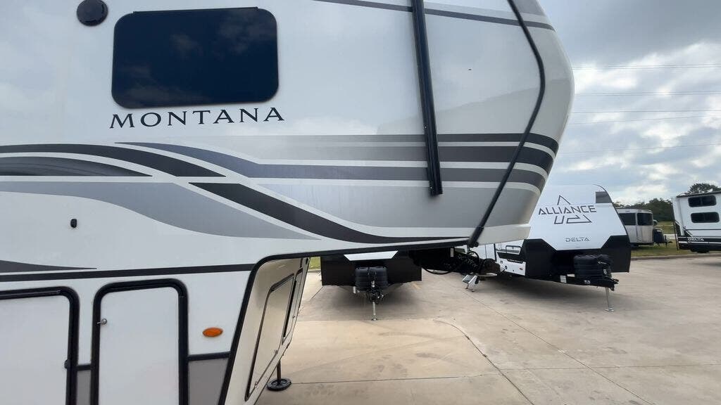 Used 2022 Keystone Montana 3231CK available in Strafford, Missouri