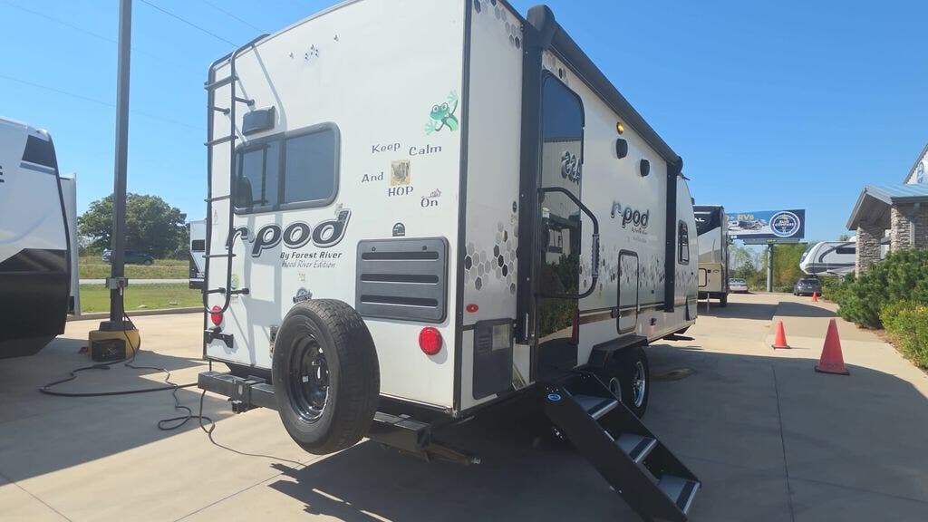 2021 Forest River R Pod RP-202 - Used Travel Trailer For Sale by Blue Compass RV Springfield in Strafford, Missouri