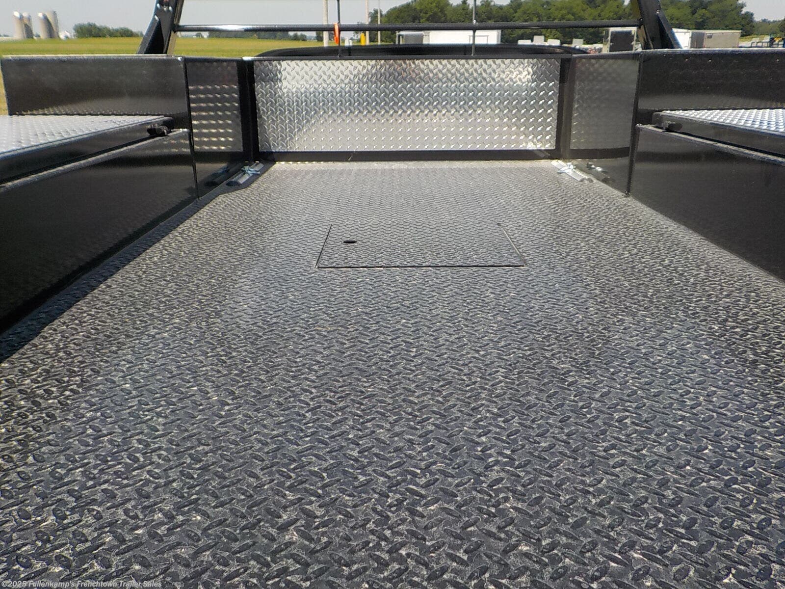 New 2025 CM Truck Beds TM DELUXE 9&apos;4&quot; / 94&quot; / 60&quot;/ 34&quot; available in Versailles, Ohio
