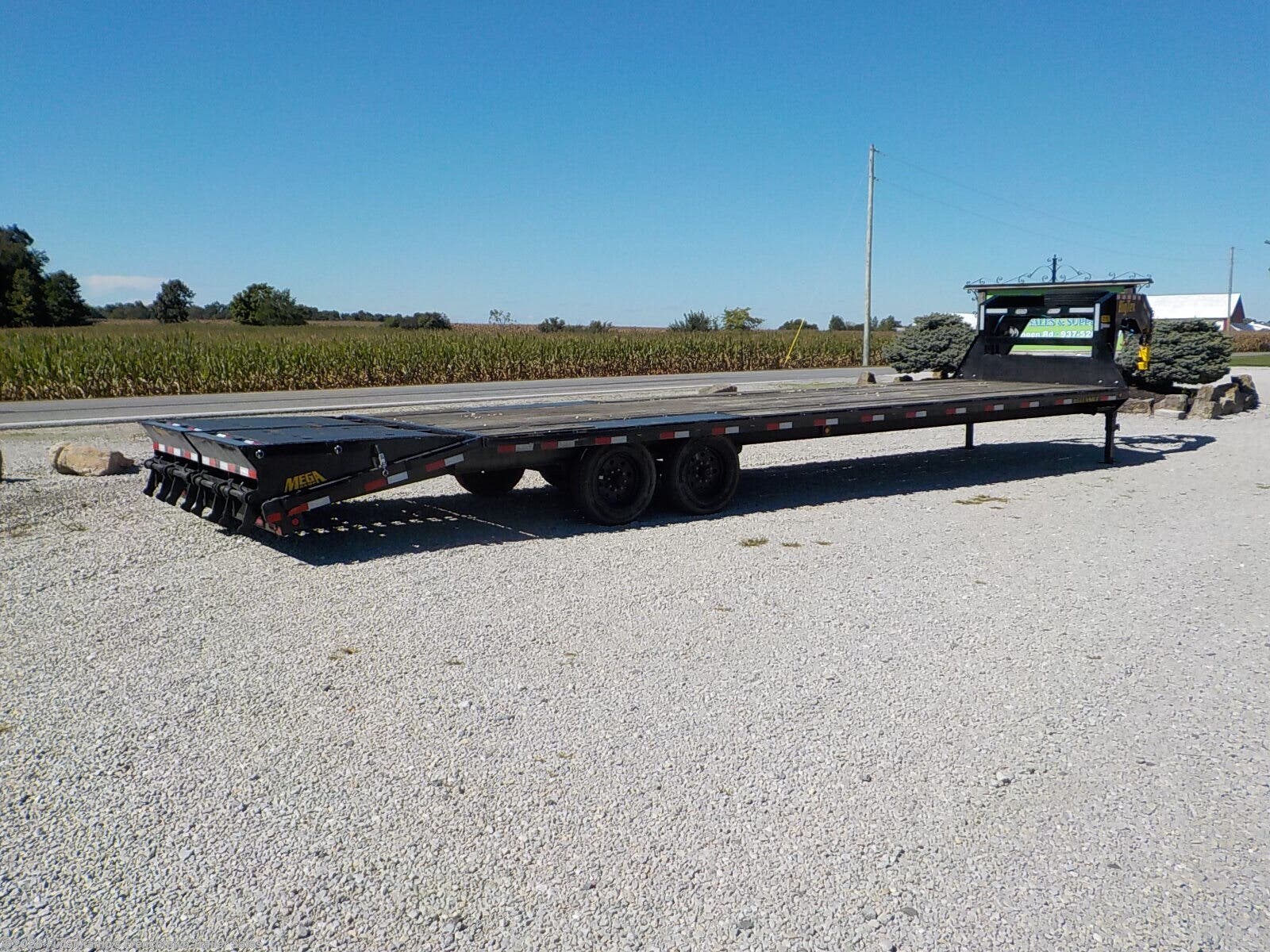 2025 Big Tex 16GN-33D5A-MRBK LO-PRO GOOSENECK FLATBED