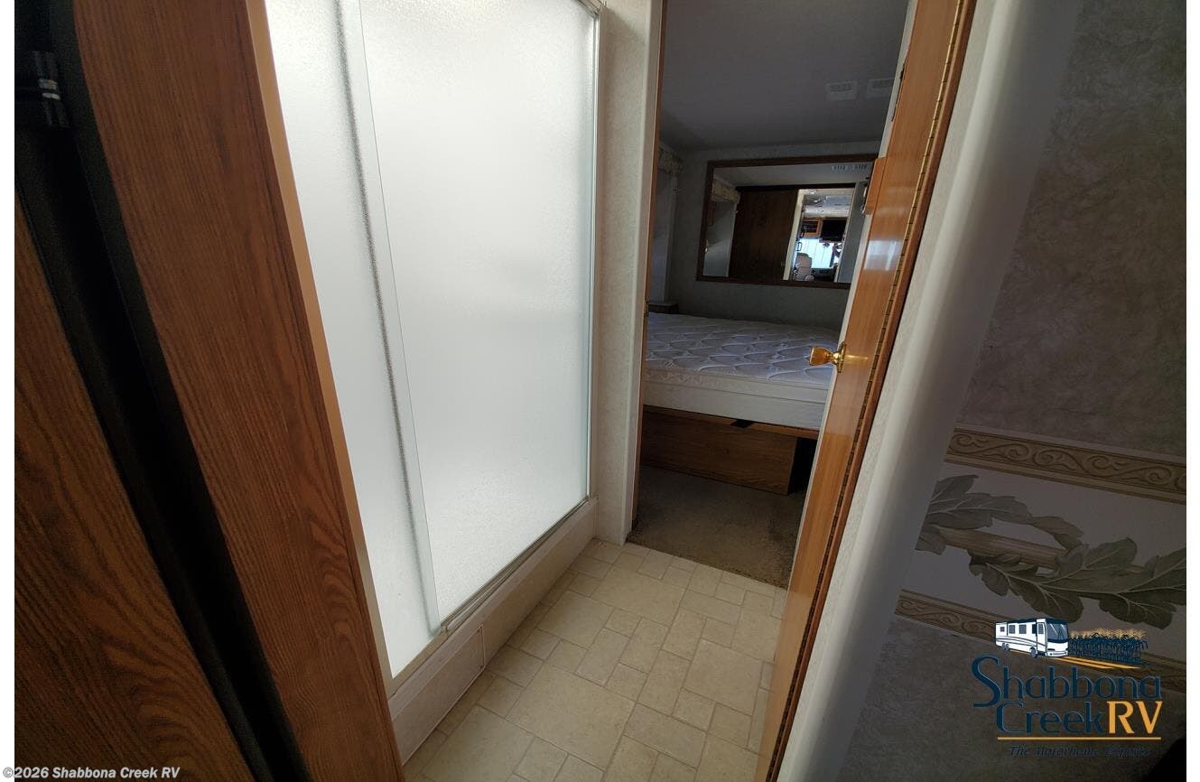 2003 Fleetwood Bounder 32W * - Used Class A For Sale by Shabbona Creek RV in Atkinson, Illinois