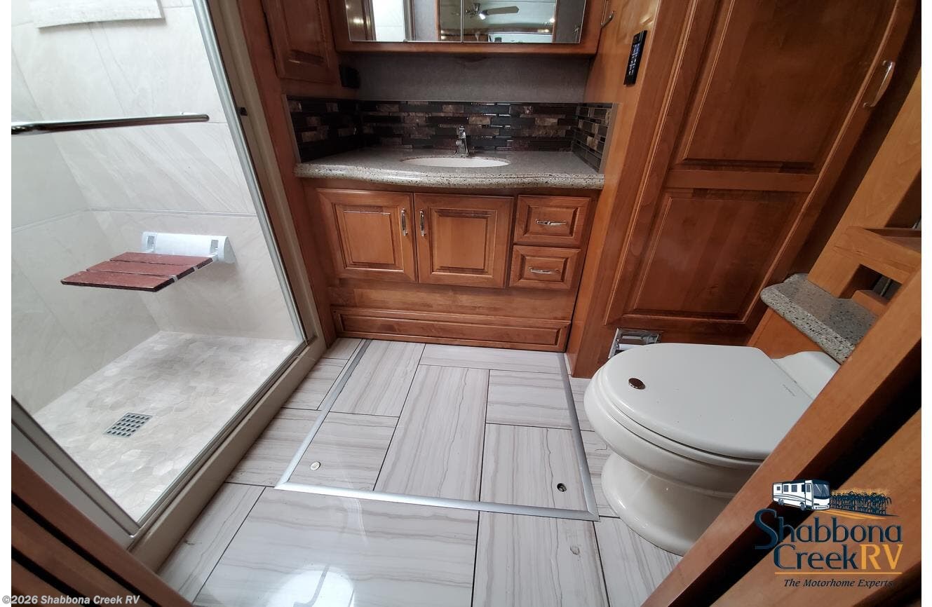 Used 2018 American Coach American Revolution 42G * available in Atkinson, Illinois