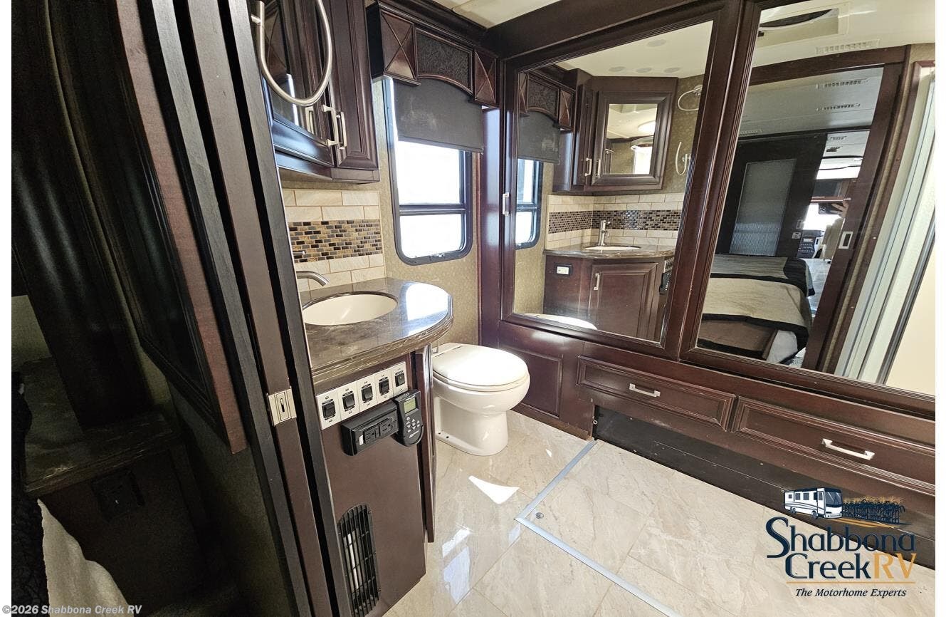 Used 2015 American Coach American Revolution 42W * available in Atkinson, Illinois