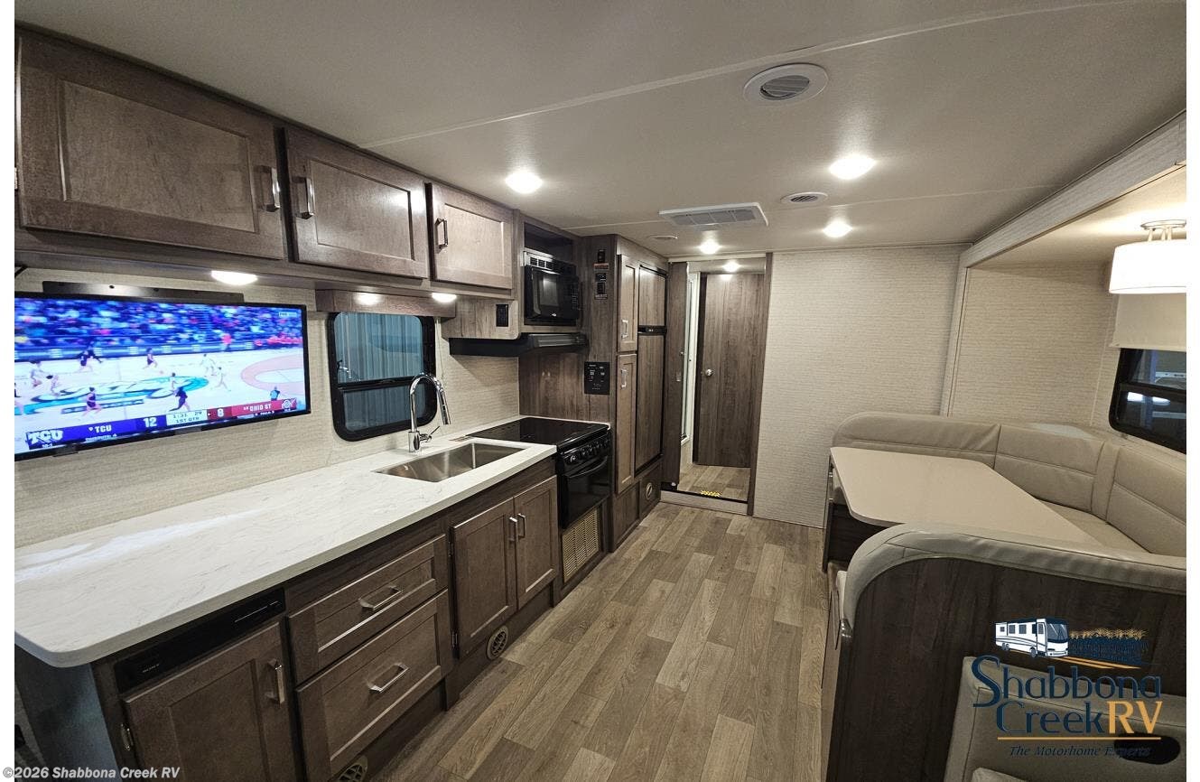2025 Winnebago Minnie Winnie 31K * - Used Class C For Sale by Shabbona Creek RV in Atkinson, Illinois