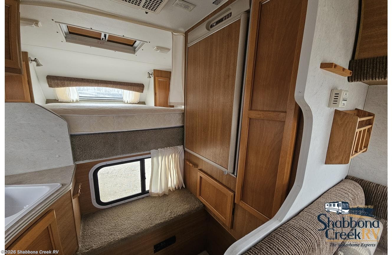 2005 915 by Lance from Shabbona Creek RV in Atkinson, Illinois