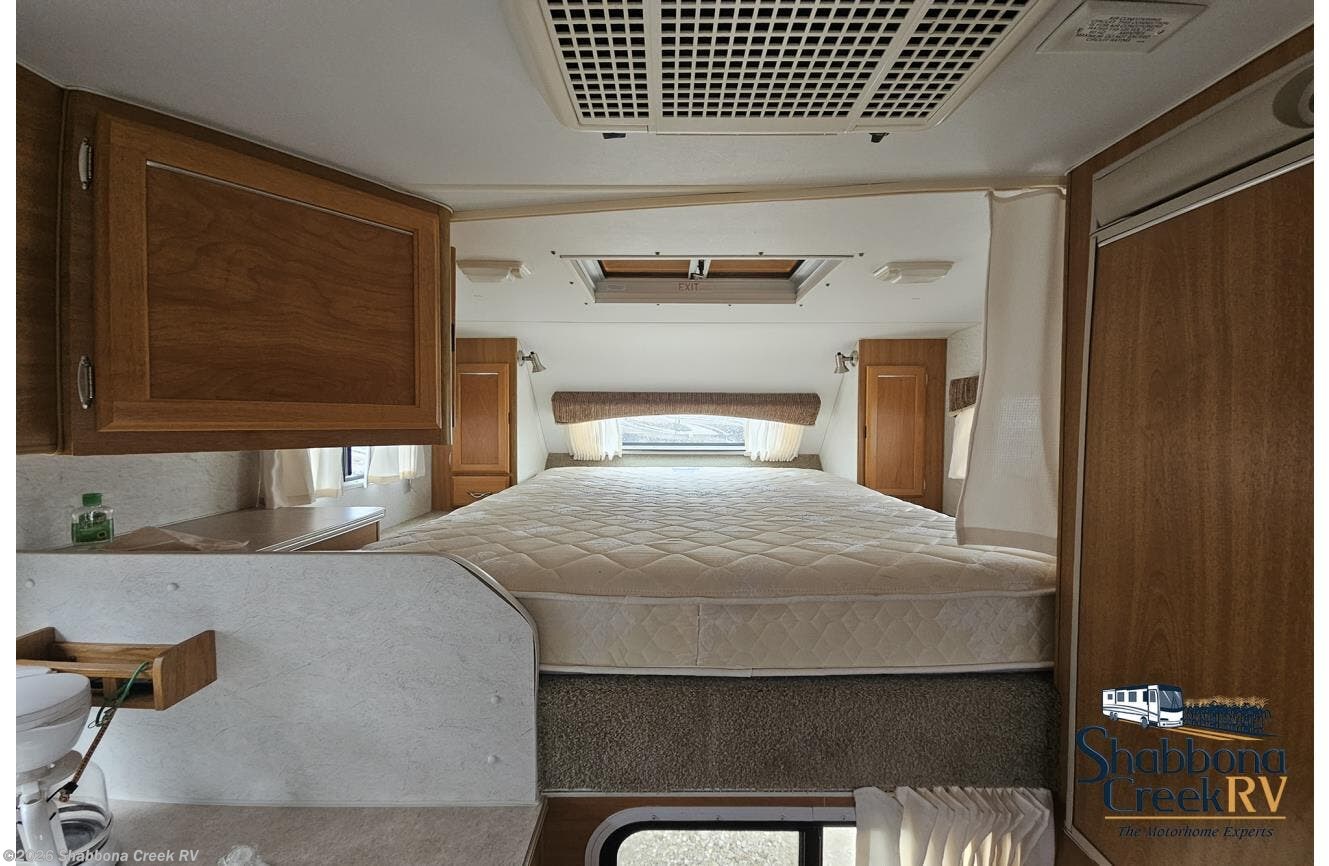 2005 Lance 915 - Used Travel Trailer For Sale by Shabbona Creek RV in Atkinson, Illinois