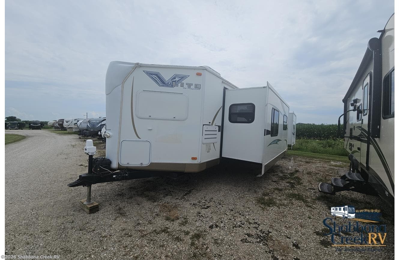 2013 Forest River Flagstaff V-Lite 30WFKSS * - Used Travel Trailer For Sale by Shabbona Creek RV in Atkinson, Illinois