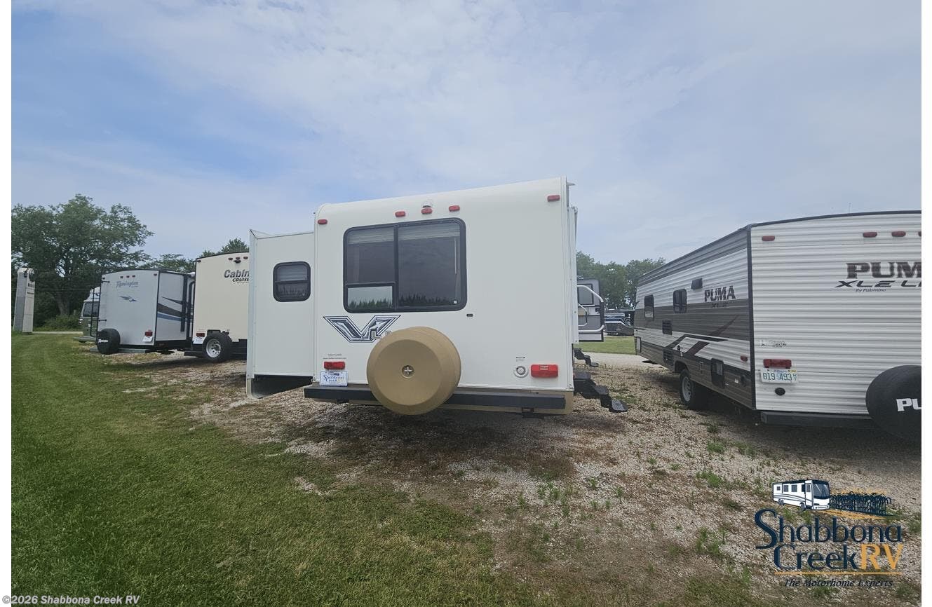 Used 2013 Forest River Flagstaff V-Lite 30WFKSS * available in Atkinson, Illinois