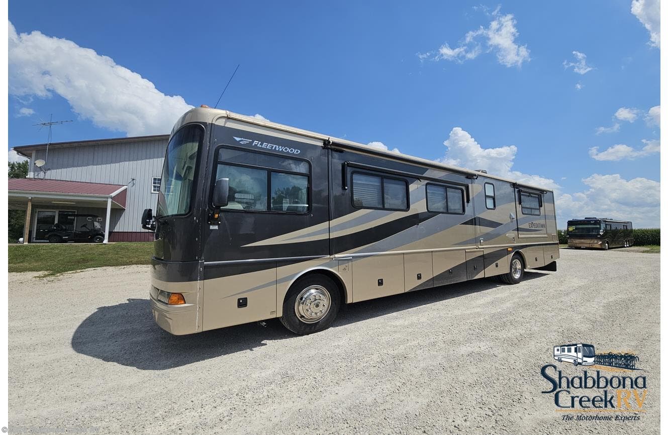 2005 Fleetwood Expedition 38N - Used Class A For Sale by Shabbona Creek RV in Atkinson, Illinois