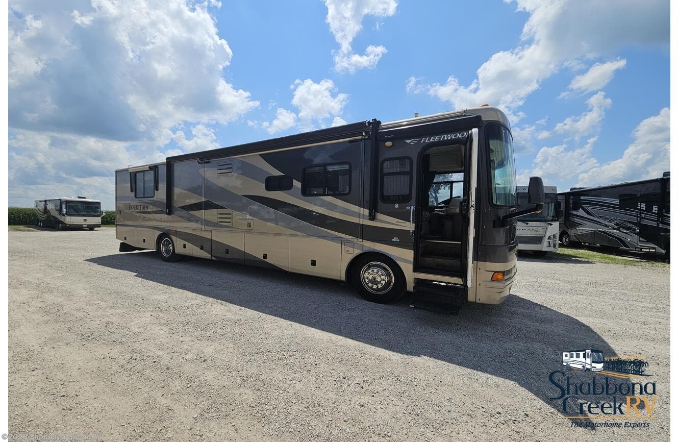 2005 Expedition 38N by Fleetwood from Shabbona Creek RV in Atkinson, Illinois