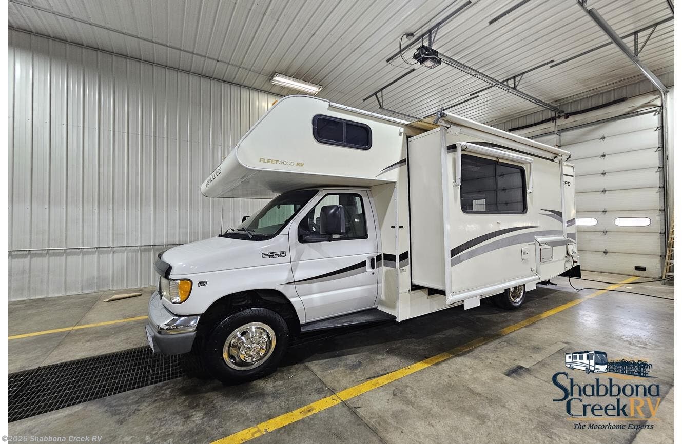2001 Fleetwood Jamboree 23E - Used Class C For Sale by Shabbona Creek RV in Atkinson, Illinois