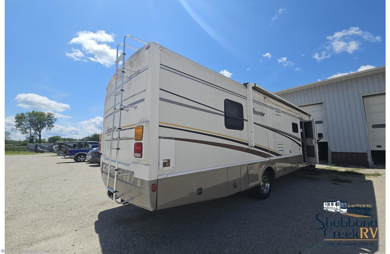 2004 Bounder 34F by Fleetwood from Shabbona Creek RV in Atkinson, Illinois