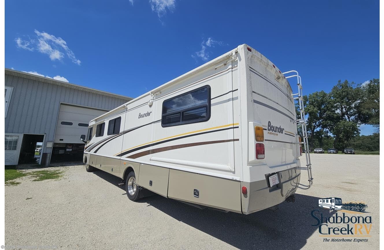 Used 2004 Fleetwood Bounder 34F available in Atkinson, Illinois