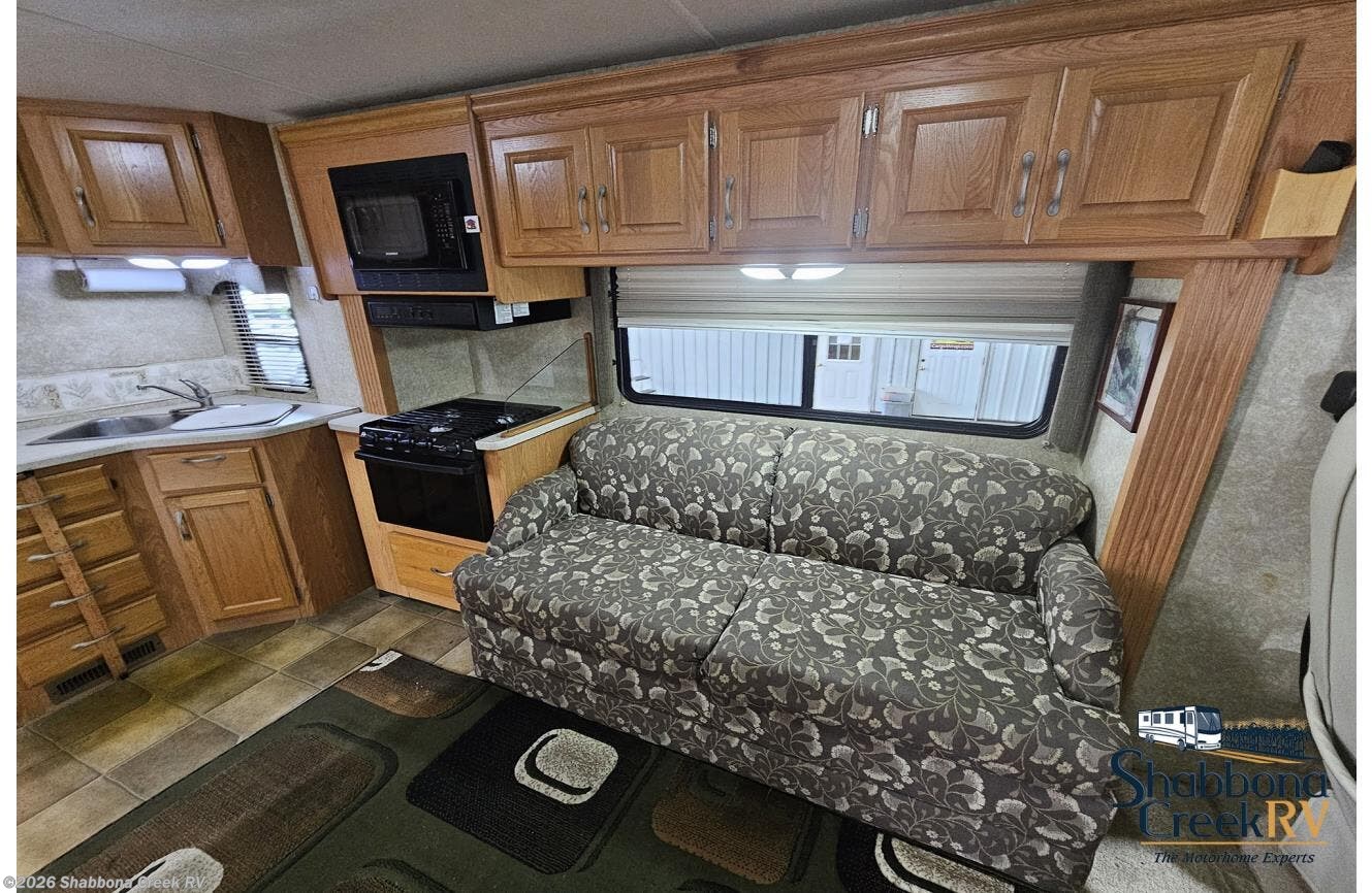 2007 Four Winds Hurricane 31D by Thor from Shabbona Creek RV in Atkinson, Illinois