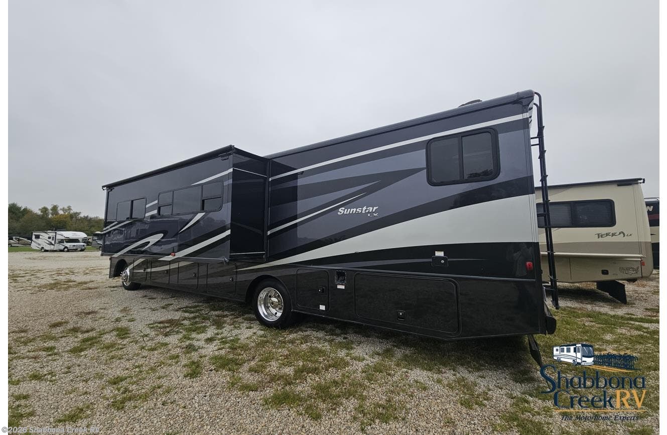 2018 Sunstar 35F * by Winnebago from Shabbona Creek RV in Atkinson, Illinois